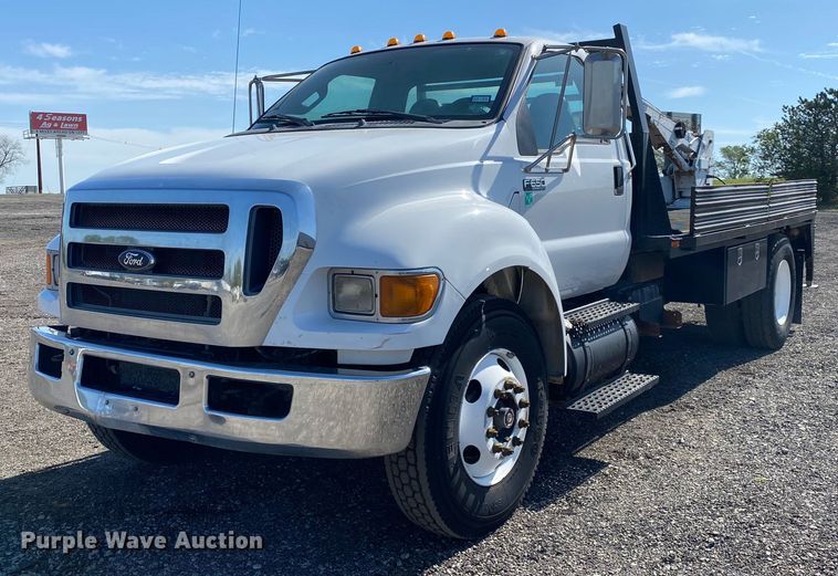 2011 Ford F650 Super Duty  flatbed truck - KB9481