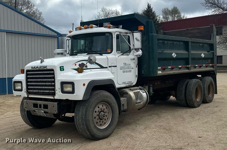 1996 Mack RD688S  dump truck - KU9932