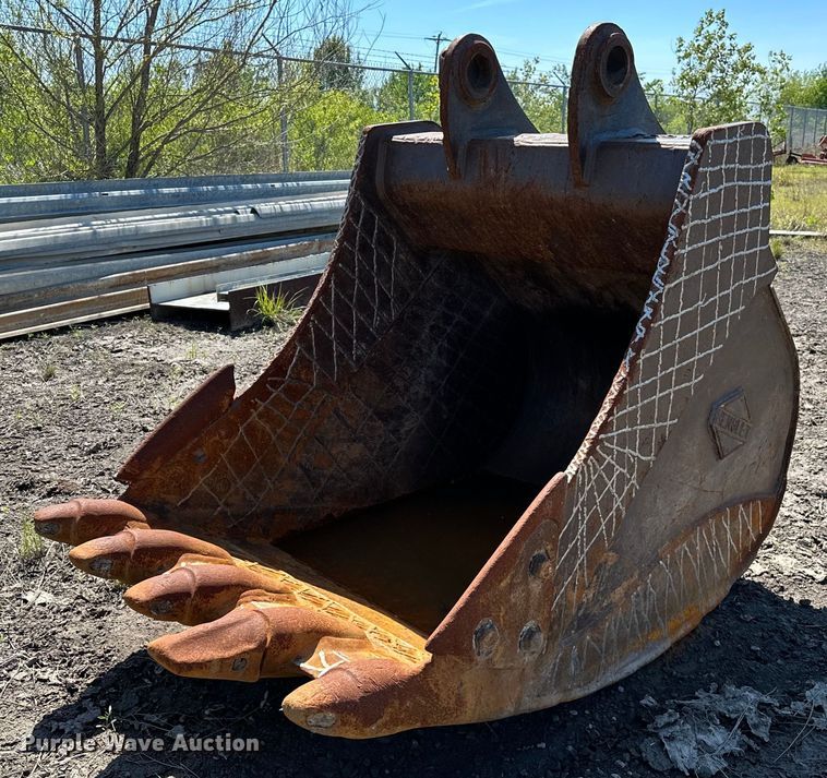 Hensley  excavator bucket - LR9763