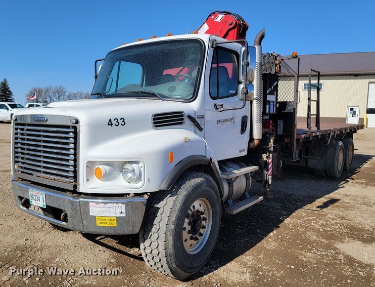 2007 Freightliner  crane truck - LV9509