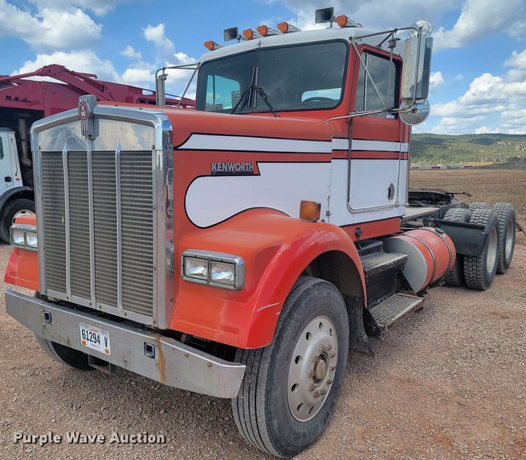 1990 Kenworth W900  semi truck - ML9284