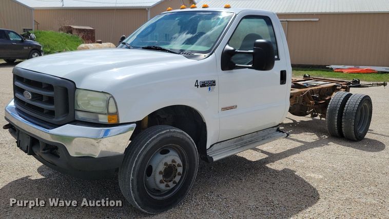 2004  Ford F550 Super Duty XL  truck cab and chassis - MO9691