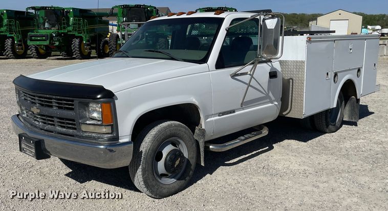 2000 Chevrolet C3500  utility bed pickup truck - MS9748