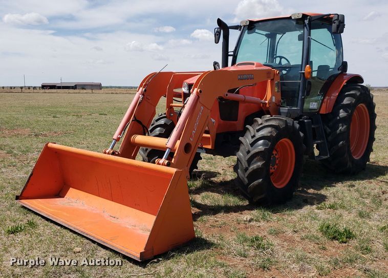 Kubota M135GX  MFWD tractor - DQ0557
