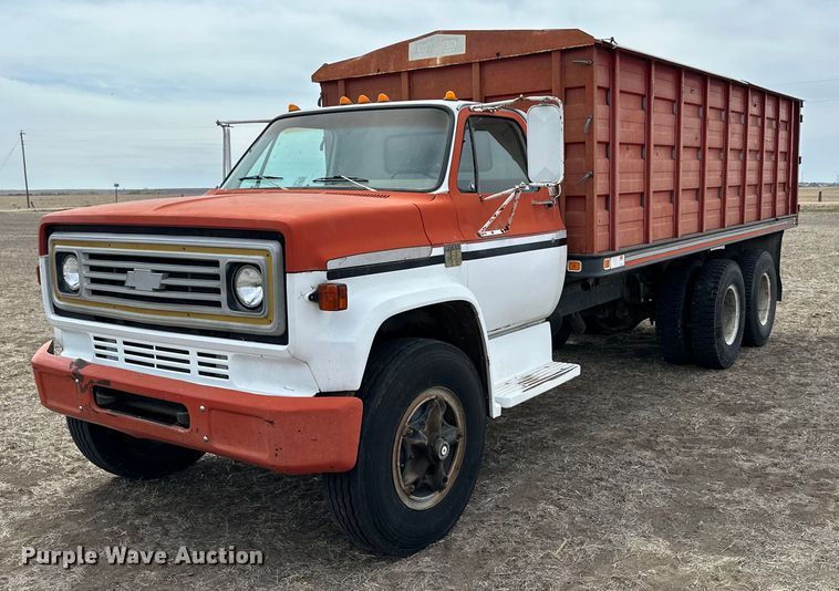 1977 Chevrolet C65  grain truck - KL9143