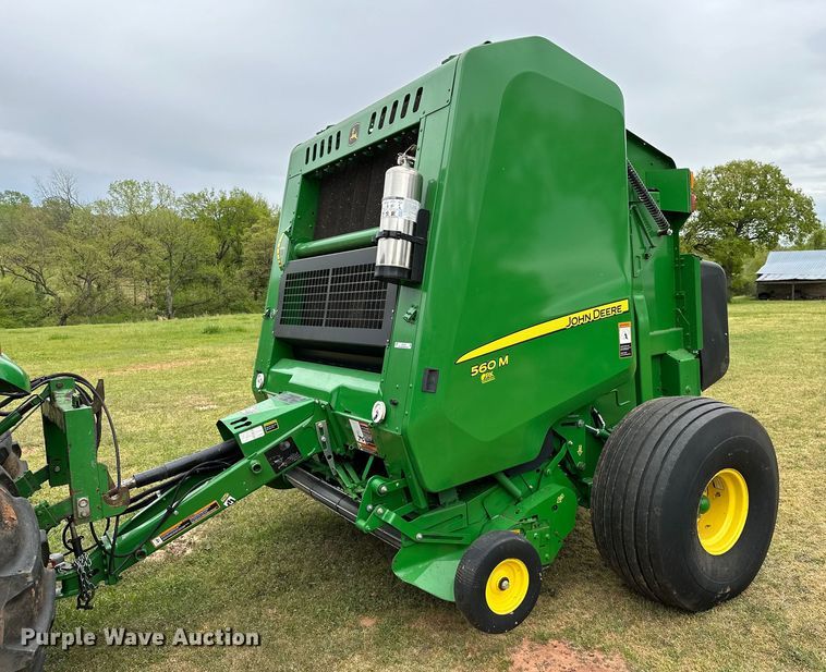 John Deere 560M  round baler - LR9729