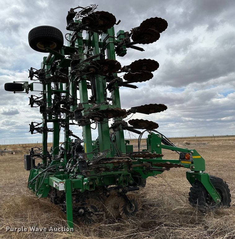 Great Plains NP4000-1630  strip-till - LR9750