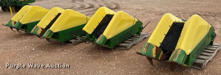 (4) John Deere cotton stripper row units - LR9751