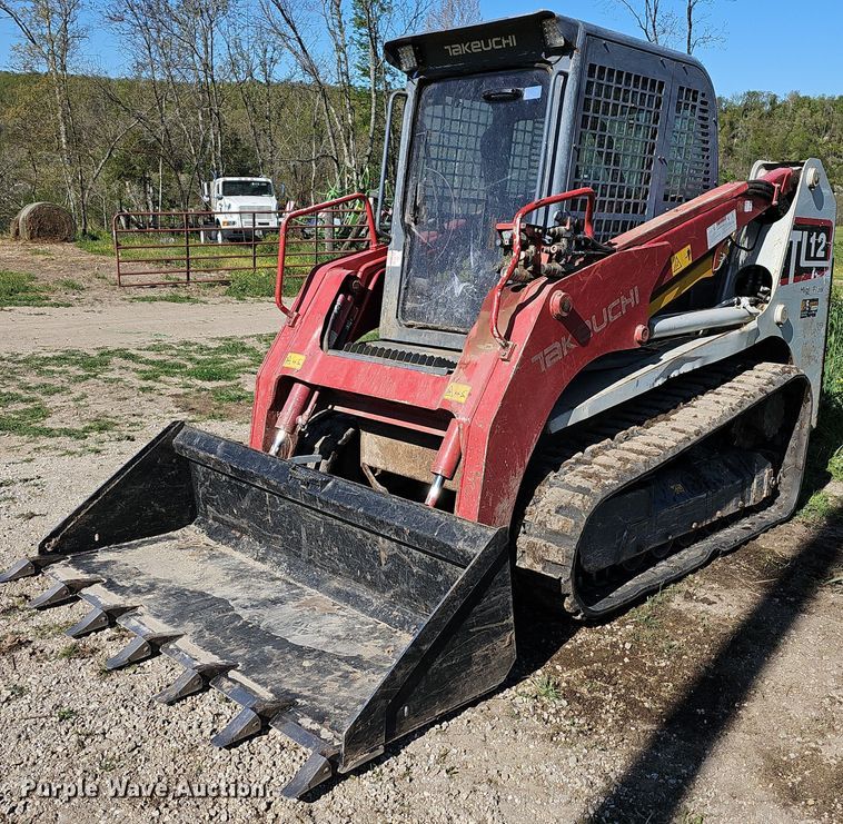 2016 Takeuchi TL12  tracked skid steer loader - MC9019