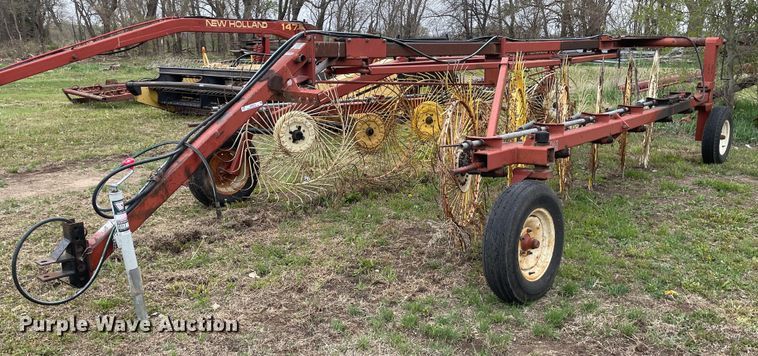 Hesston 3983  hay rake - MS9675