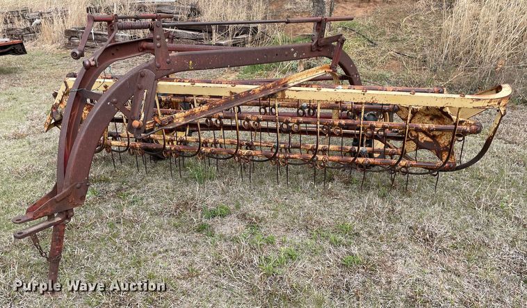 New Holland 56  hay rake - MS9681