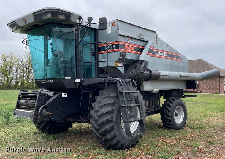 1992 Gleaner R62  combine - MS9699