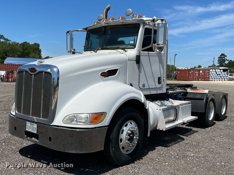 2012 Peterbilt 386  semi truck - DQ2046