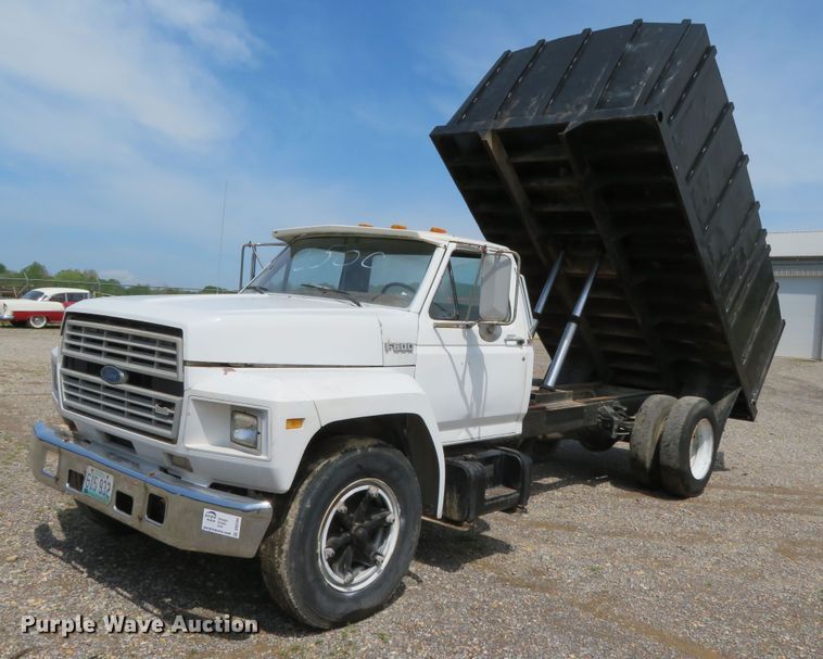 1987 Ford F700  dump truck - DR0164