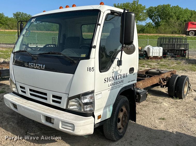 2006 Isuzu NPR  truck cab and chassis - DR5079