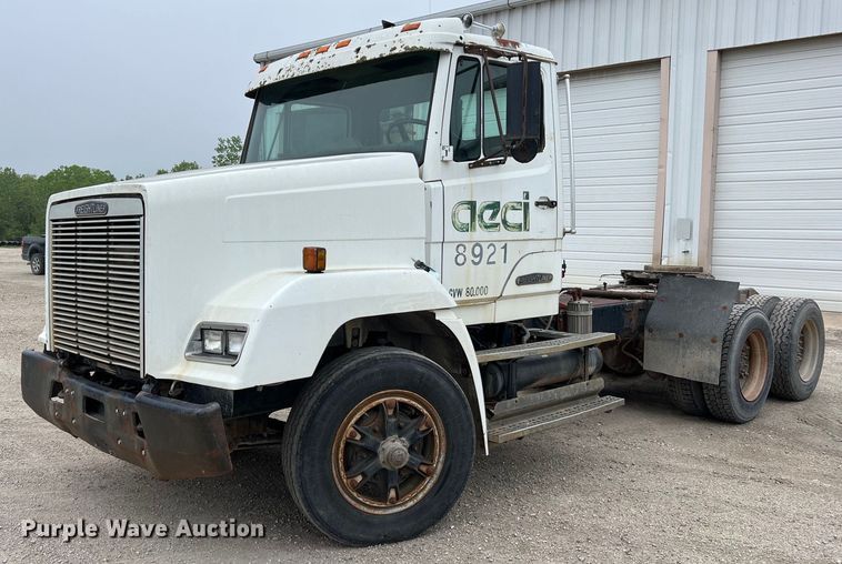 1987 Freightliner FLC  semi truck - LI9685