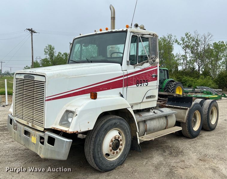 1989 Freightliner FLC  semi truck - LI9687
