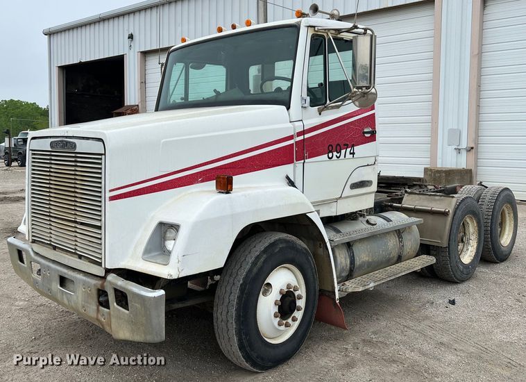 1989 Freightliner FLC  semi truck - LI9689