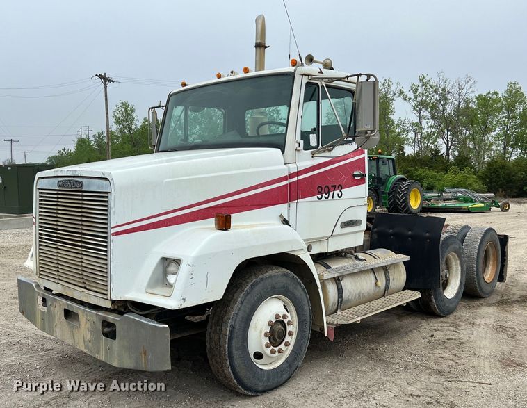 1989 Freightliner FLC  semi truck - LI9690