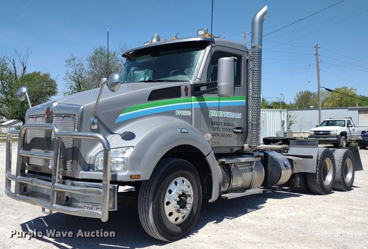 2018 Kenworth T880  semi truck - LL9112