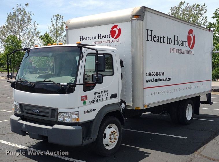 2006 Ford LCF  box truck - LL9125