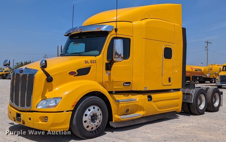 2018 Peterbilt 579  semi truck - MN9959