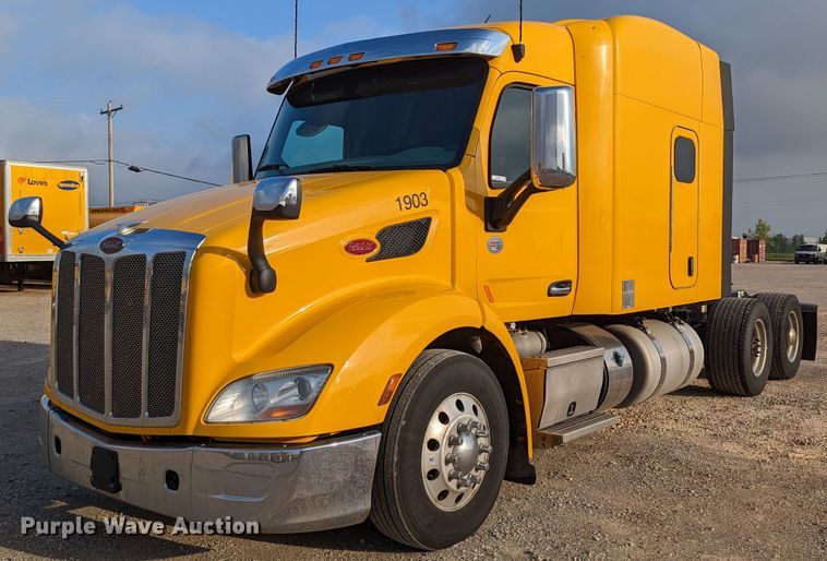 2019 Peterbilt 579  semi truck - MN9971
