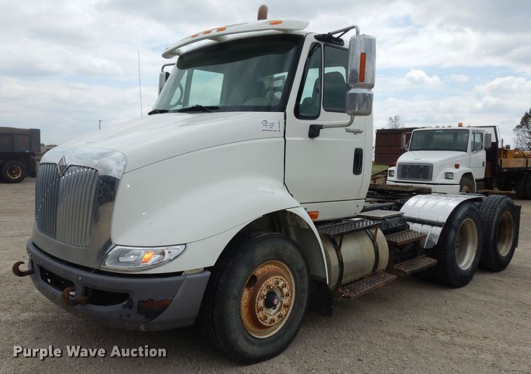 2008 International TranStar 8600  semi truck - DK1824