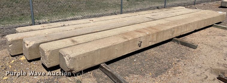 (5) concrete pilings - DK7389