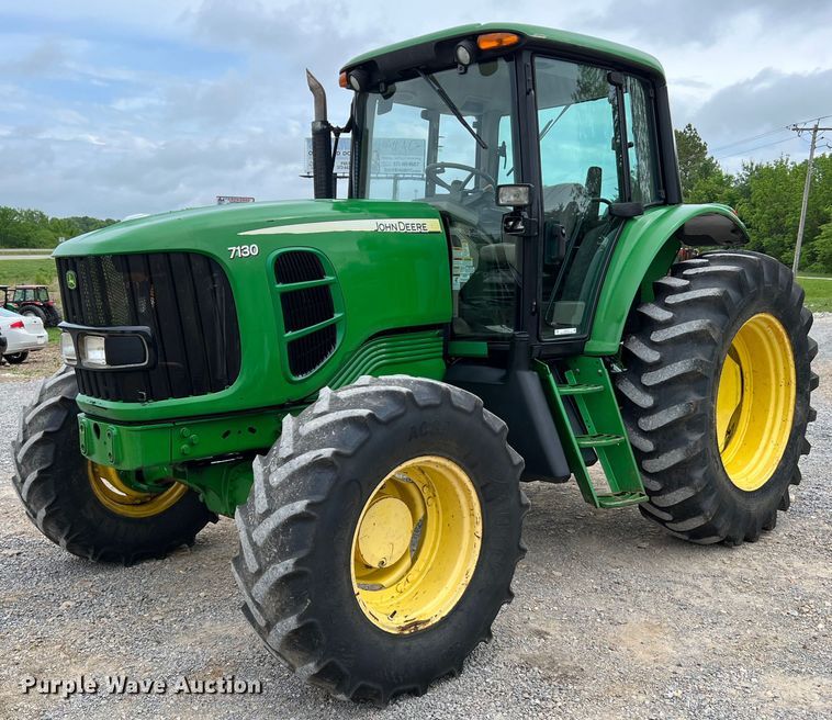 John Deere 7130  MFWD tractor - LI9712
