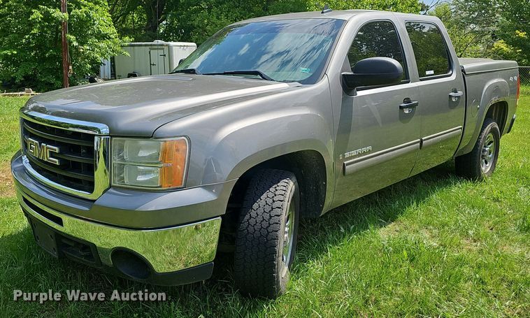 2009 GMC Sierra 1500  Crew Cab pickup truck - LW9601