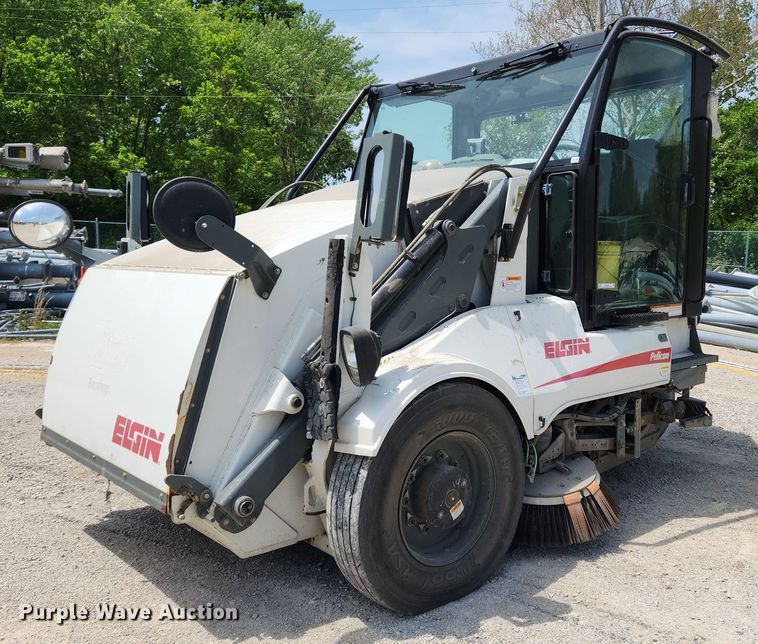 2014 Elgin Pelican  sweeper - LX9547
