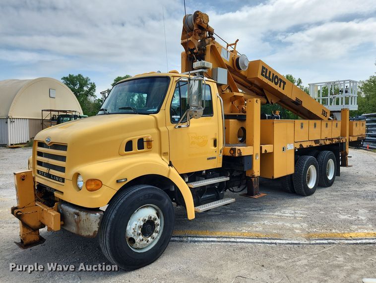 2007 Sterling L7500  bucket truck - LX9548