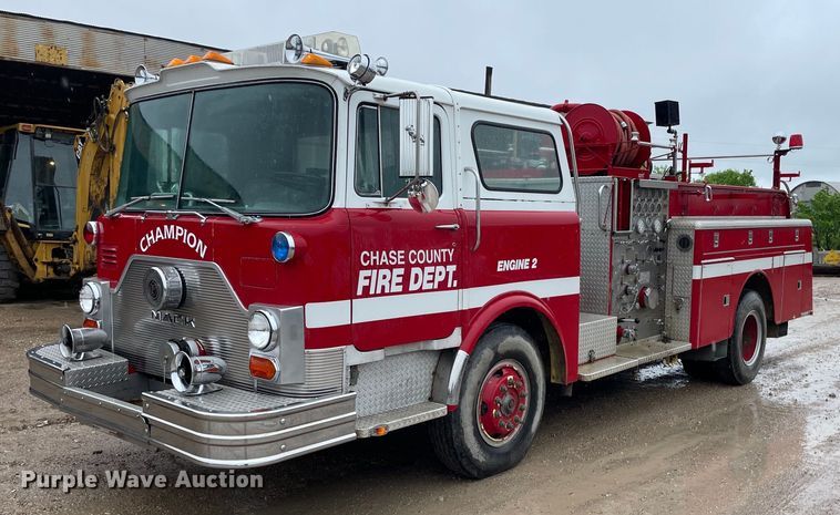 1982 Mack CF686F  pumper fire truck - LY9585