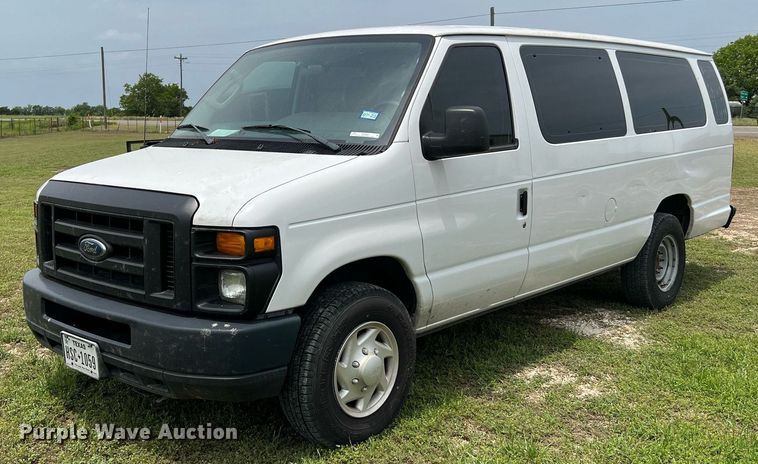 2009 Ford E350  van - MF9947