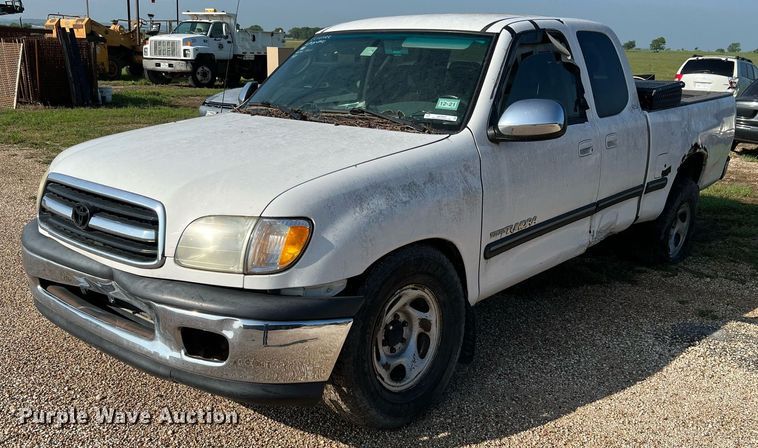 2001 Toyota Tundra SR5  Access Cab pickup truck - MF9950