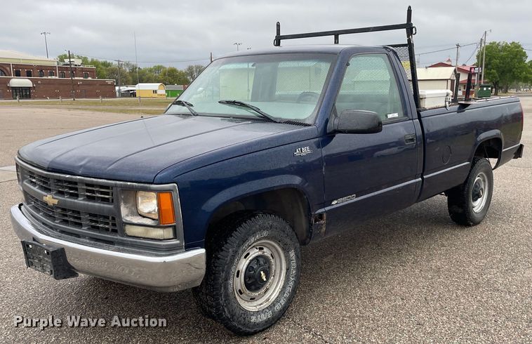 2000 Chevrolet C2500  pickup truck - MS9683