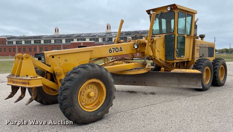 1984 John Deere 670A  motor grader - MS9692