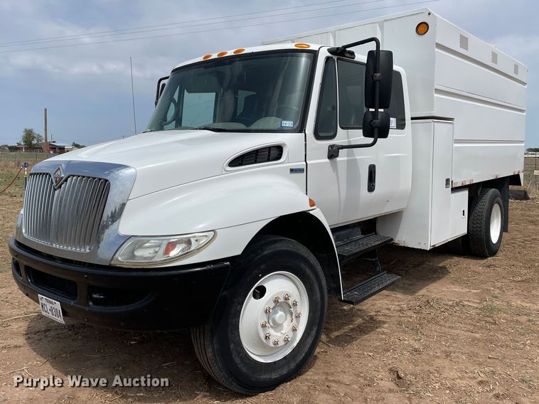 2008 International 4300  chipper truck - DN4644