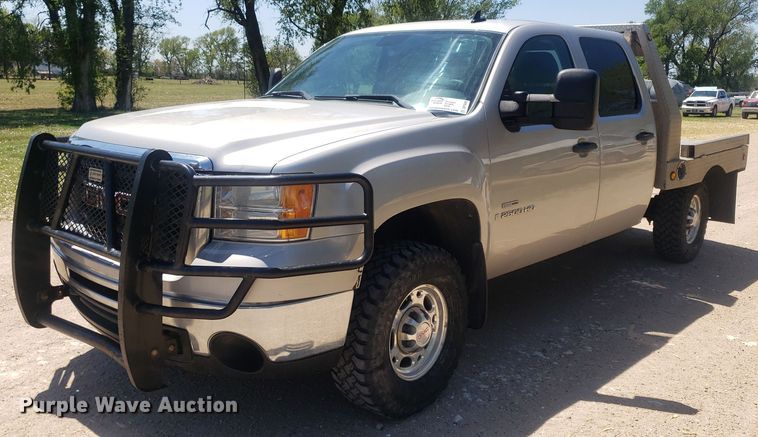 2009 GMC Sierra 2500HD  Crew Cab flatbed pickup truck - DP7849