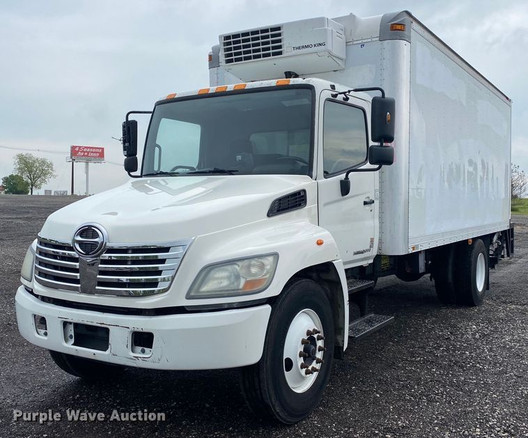2010 Hino 268  box truck - KB9458