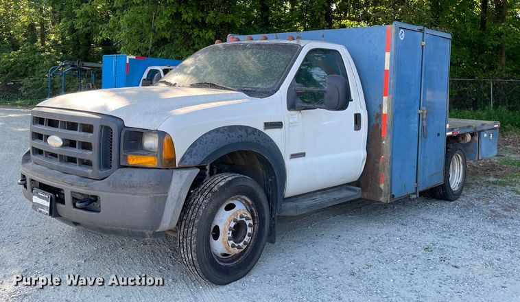 2006 Ford F550 Super Duty XL  flatbed truck - LJ9663