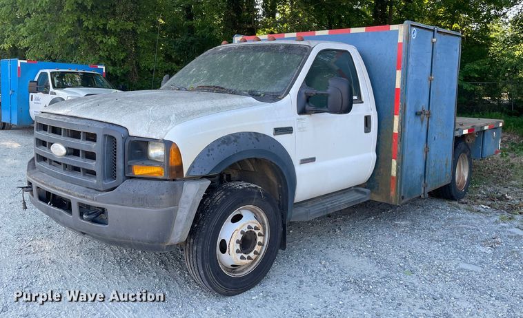 2007 Ford F550 SuperDuty XL  flatbed truck - LJ9664