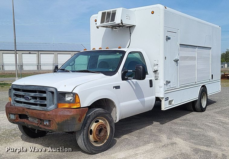 1999 Ford F450 Super Duty  refrigerated delivery truck - LR9221