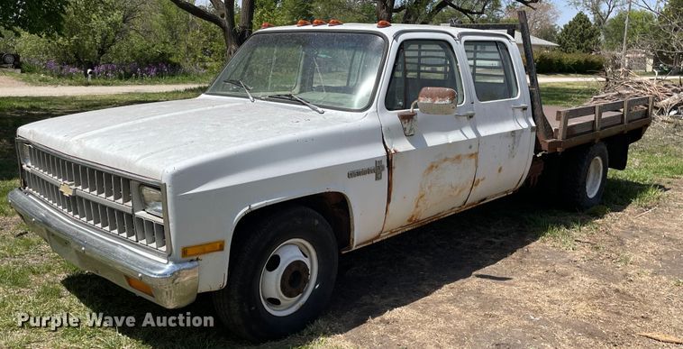 1982 Chevrolet C30  Crew Cab flatbed pickup truck - MS9754
