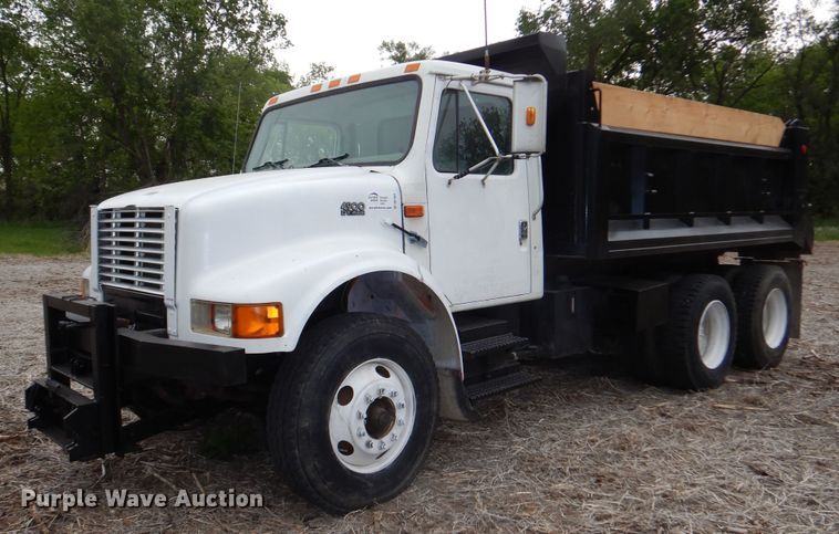 1997 International 4900  dump truck - DK1901