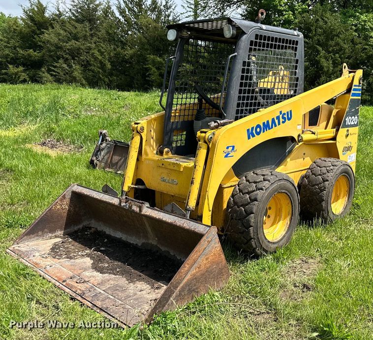 2004 Komatsu SK1020  skid steer loader - DO4972