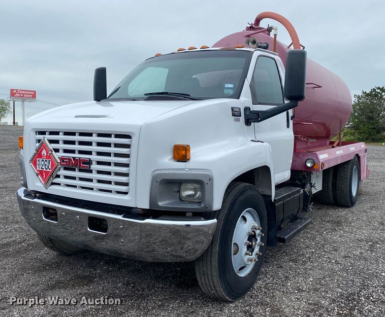 2005 GMC C7500  tank truck - KB9442