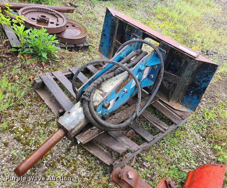 Okada  skid steer breaker - LE9053