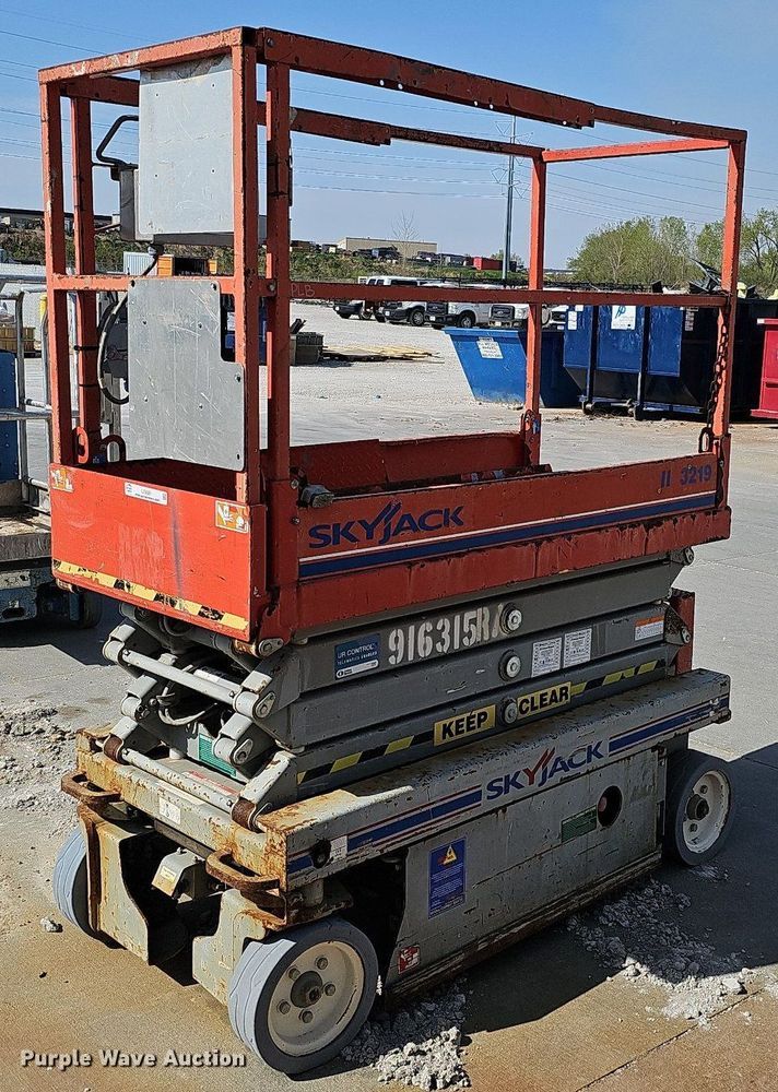 2012 Skyjack SJIII 3219  scissor lift - LE9381